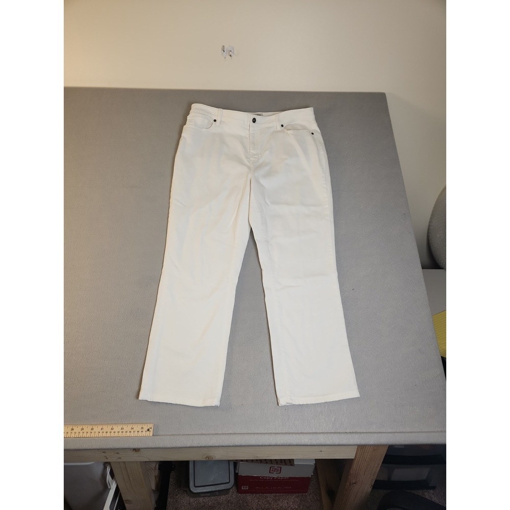 LL BEAN Outlet Women's 18 Reg Classic Fit  White Denim Jeans